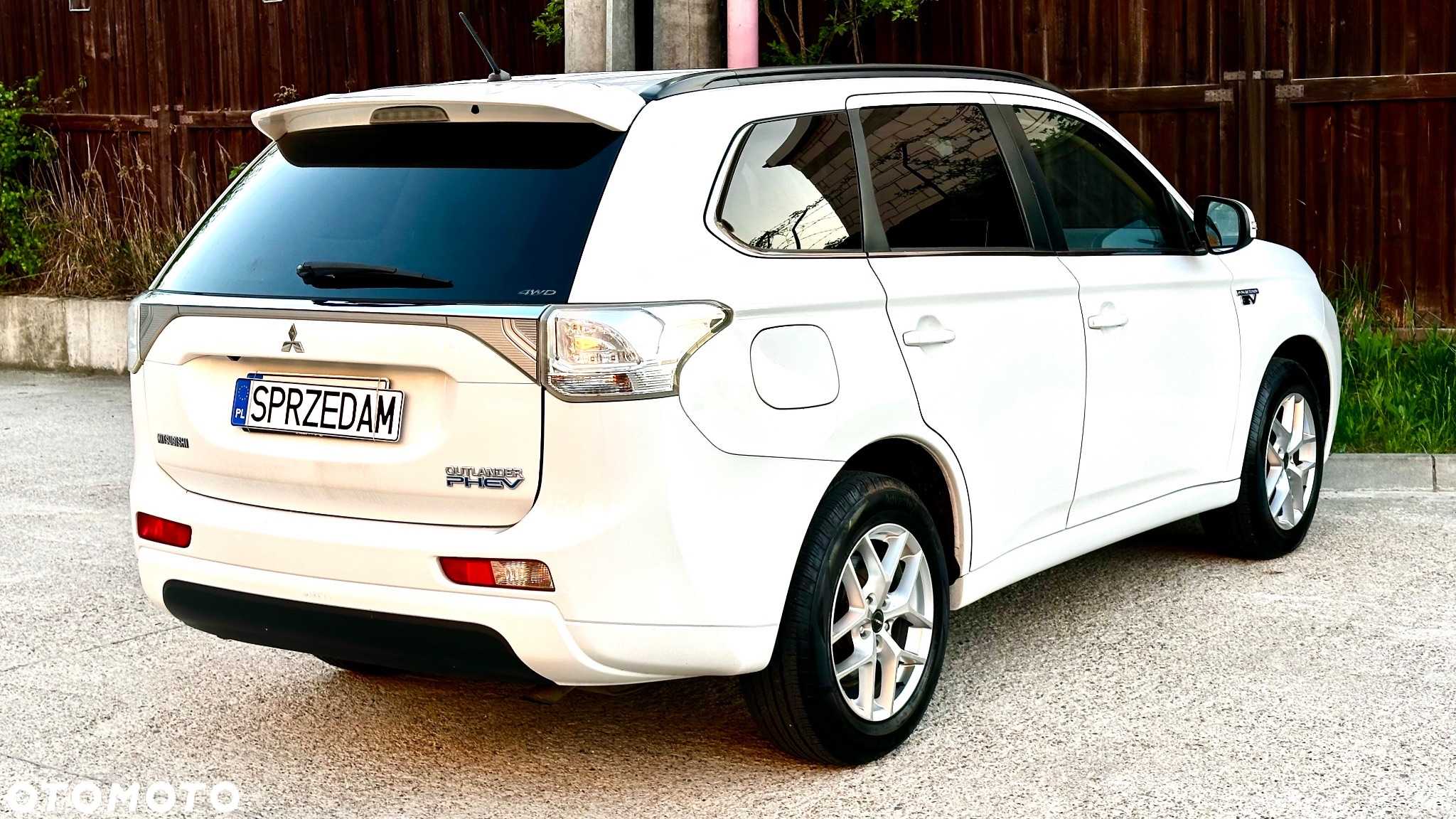 Mitsubishi Outlander 2.0 4WD Plug-In Hybrid Top - 5