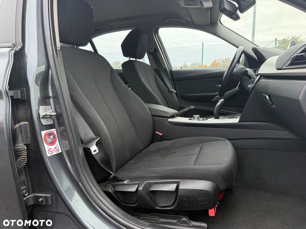 BMW Seria 3 318d Modern Line - 31