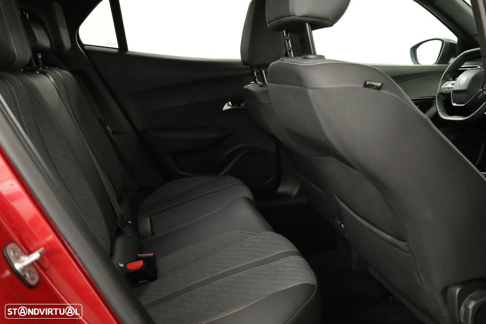 Peugeot 2008 1.2 PureTech Allure - 23
