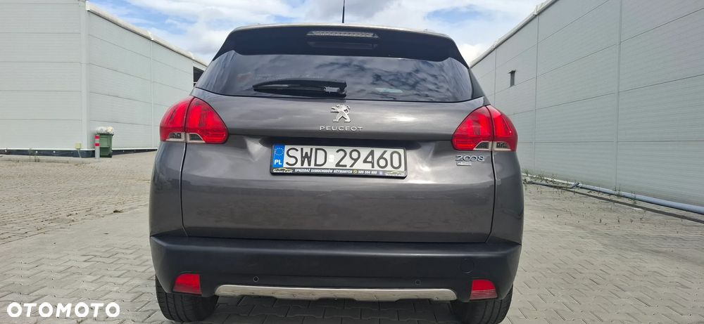 Peugeot 2008 1.2 Pure Tech Style S&S - 9