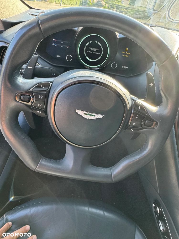 Aston Martin DBS Superleggera Standard - 10