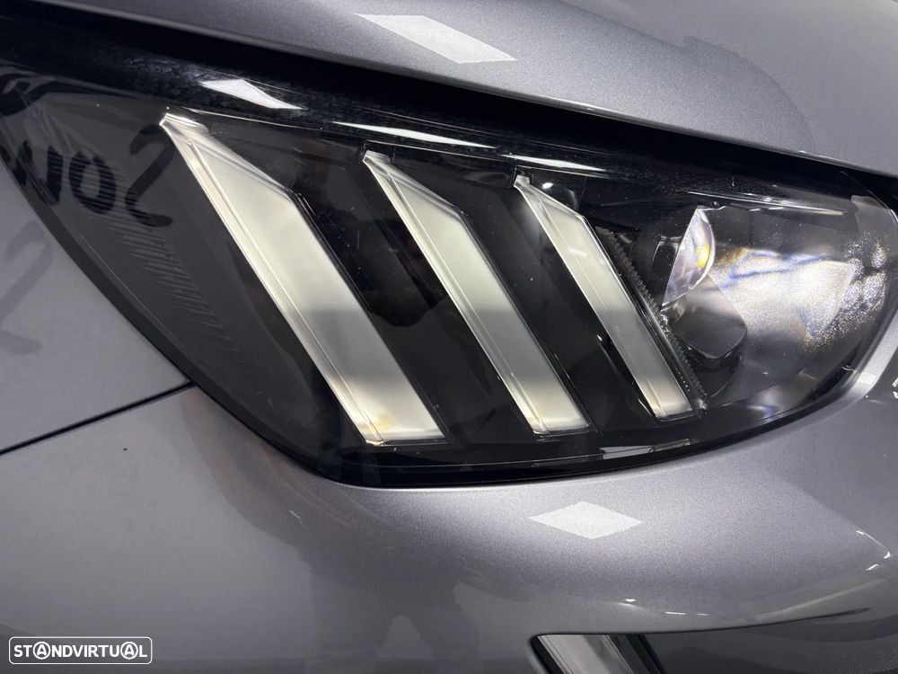 Peugeot e-2008 50 kWh GT - 15