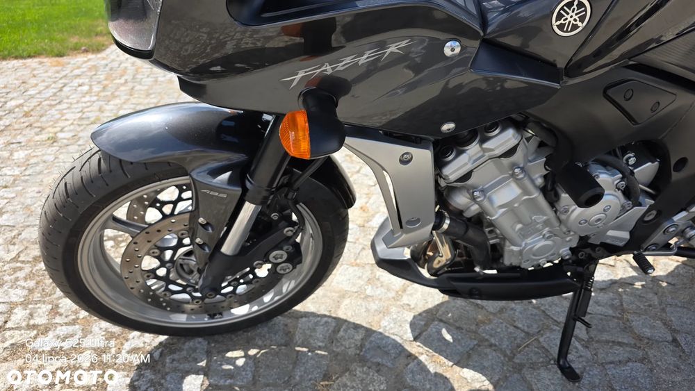 Yamaha FZR - 1