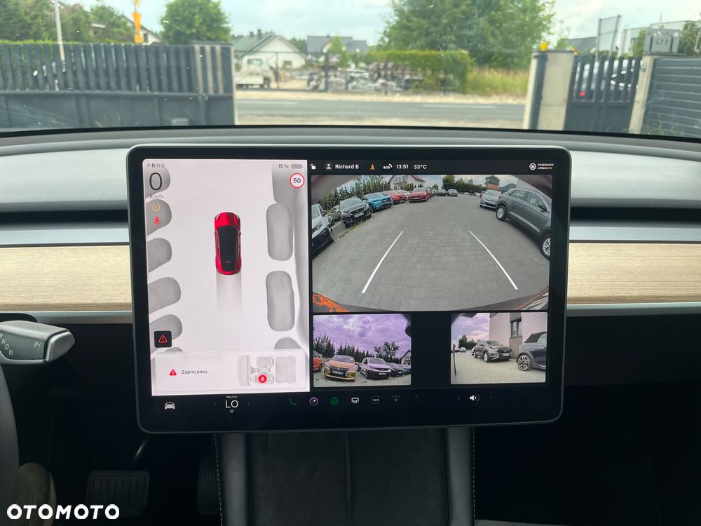 Tesla Model Y - 12