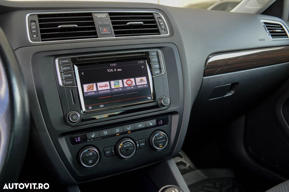 Volkswagen Jetta 2.0 TDI Comfortline - 8