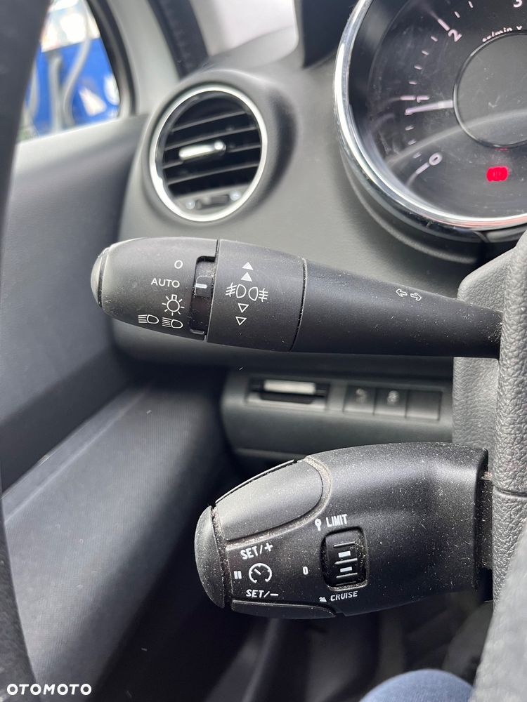 Peugeot 3008 HDi 115 Active - 11