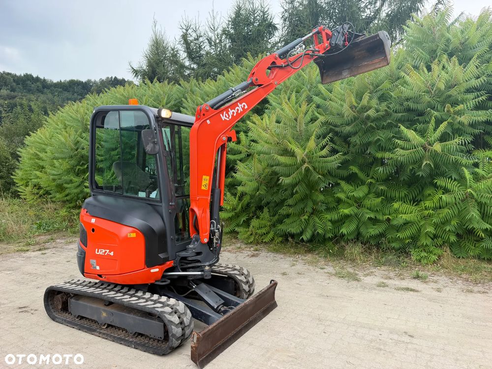 Kubota U27 Minikoparka koparka gąsienicowa 2.8 tony. jak Nówka sztuka z salonu! 2017 rok. 1570mtg. Przywieziona z Gospodarstwa Norweskiego! Zadbana Maszyna ani deka luzów i wycieków. Aktualna Dekra dokumentacja BMWT! Łyżka skarpowa uchylna Hydrauliczna! Szybka wolna jazda. Zamki na tłokach. Wersja Norweska!! OKAZJA Tanio - 33