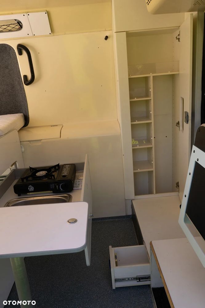 Mercedes-Benz Sprinter - 13