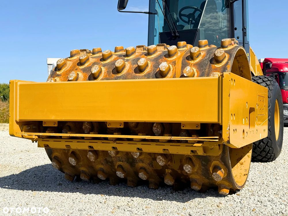 Caterpillar WALEC WIBRACYJNY / CS64B / KLIMATYZACJA / CAT - 15