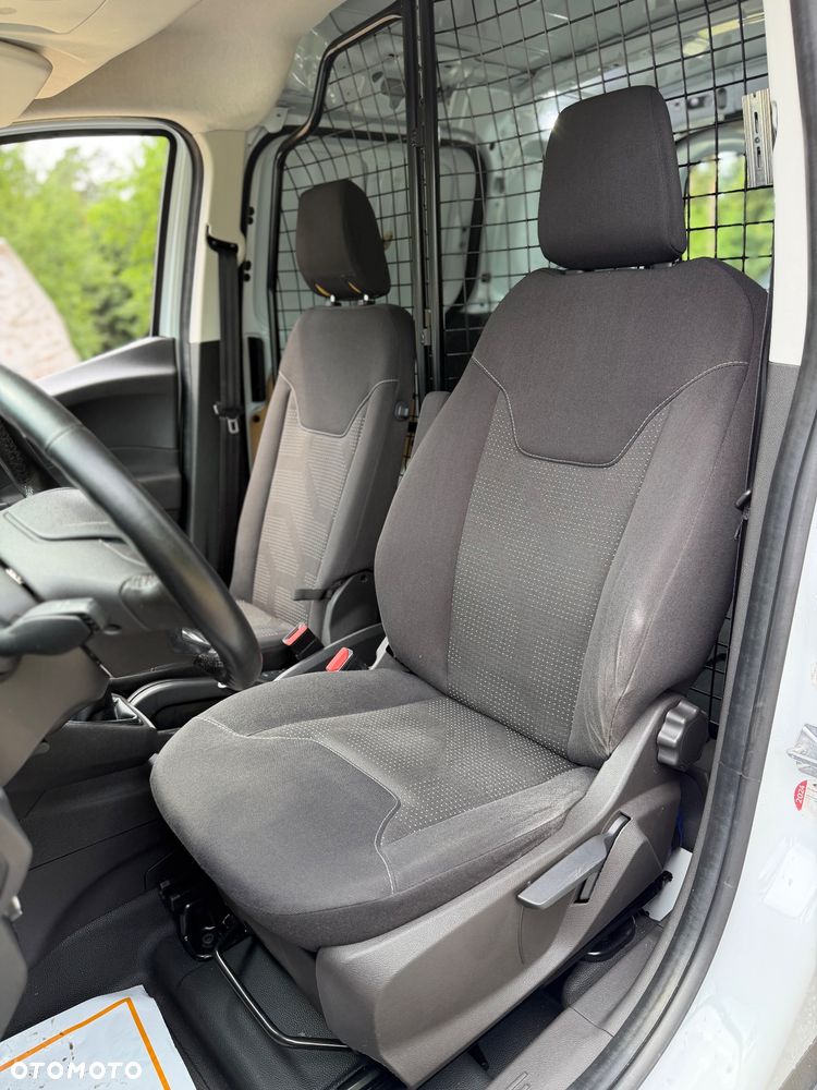 Ford Transit Courier - 19