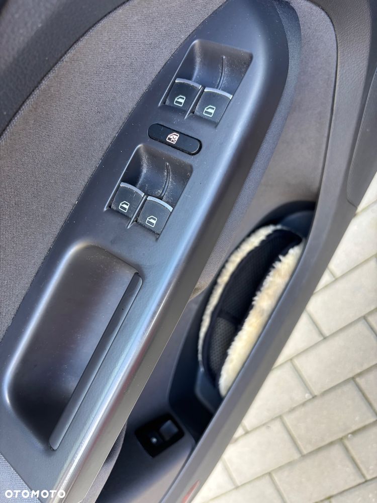 Volkswagen Touran 2.0 TDI DPF BlueMotion Technology Comfortline - 19