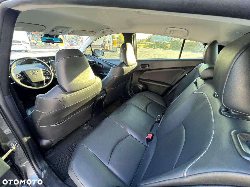 Toyota Prius Hybrid Executive - 7