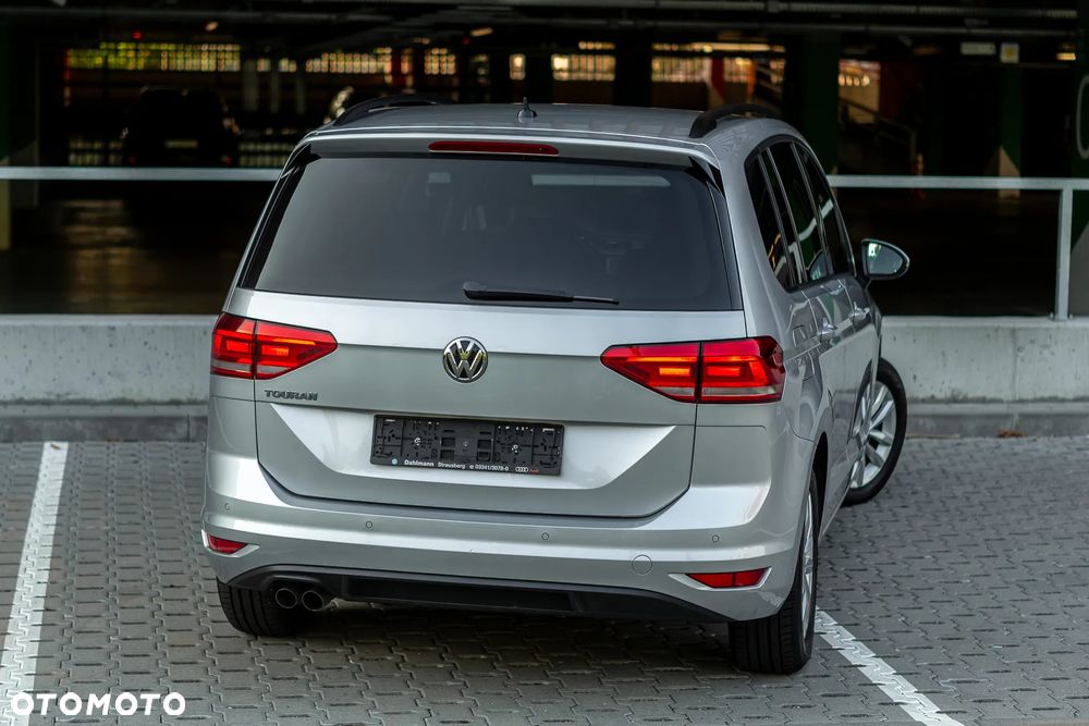 Volkswagen Touran - 18