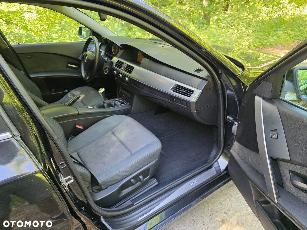 BMW Seria 5 520i - 11