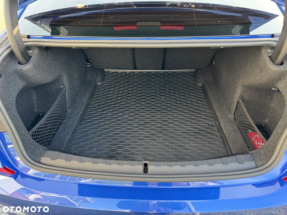 BMW Seria 3 318d M Sport - 22