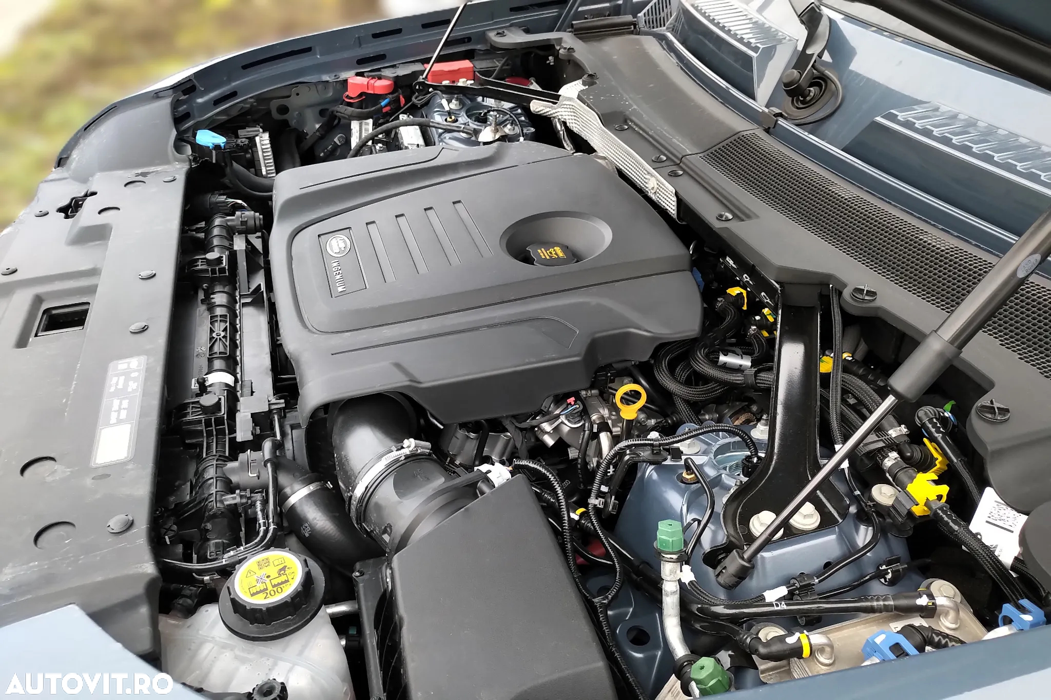 Land Rover Defender 110 2.0L D240 S - 12