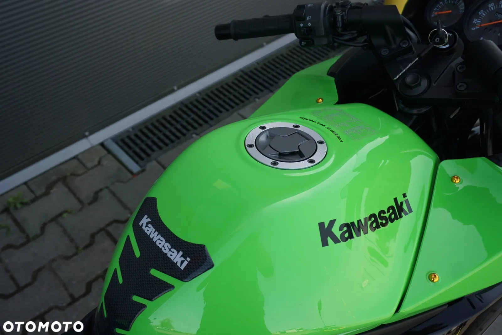 Kawasaki Ninja 250R - 16