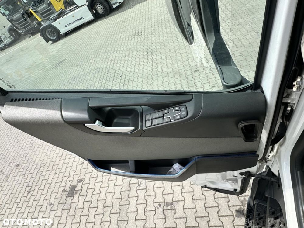 Volvo FH 4X2 460 Globetrotter XL - 17