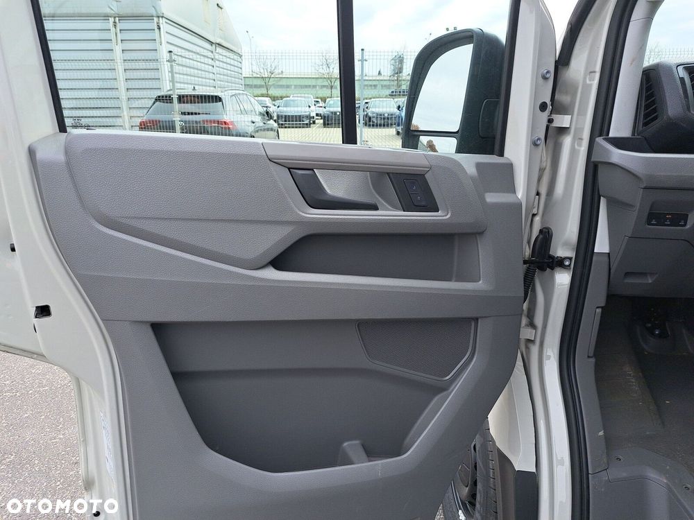 Volkswagen Crafter LIFT zabudowa brygadowa 8 miejsc - 24