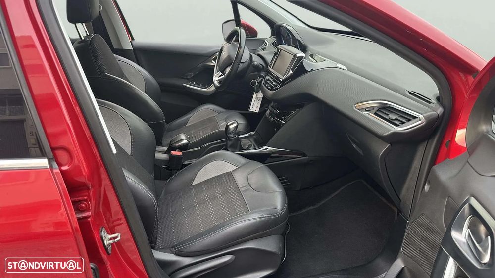 Peugeot 2008 1.2 PureTech Allure - 12