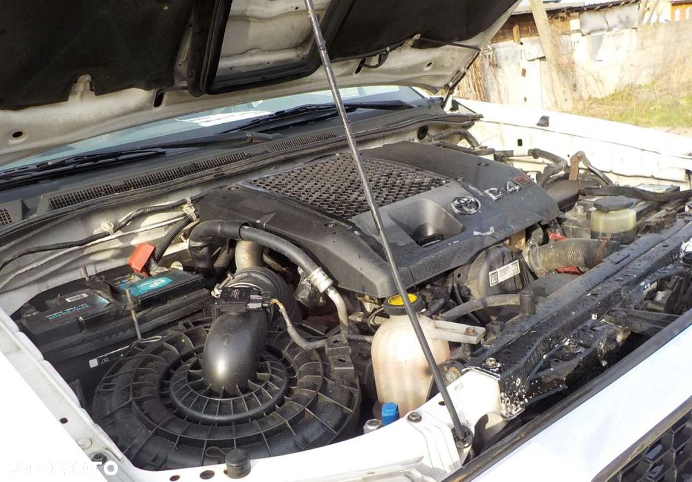 Toyota Hilux - 5