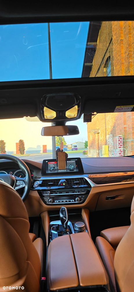 BMW Seria 5 520d xDrive - 9
