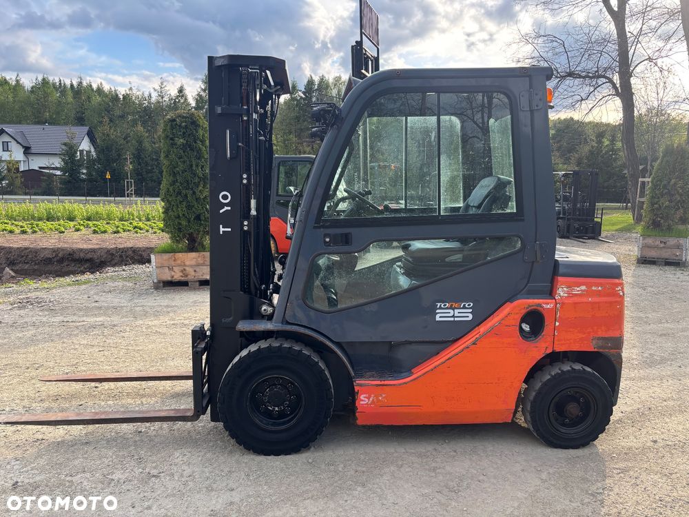 Toyota 8FGF25 diesel triplex KABINA 2022r 58500netto 4 sekcje - 1