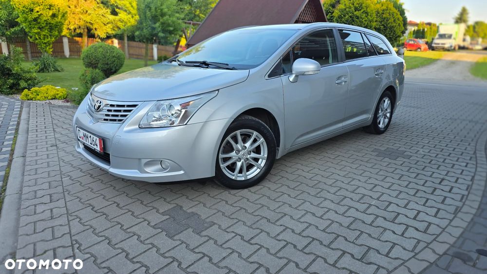 Toyota Avensis 1.8 Comfort - 1