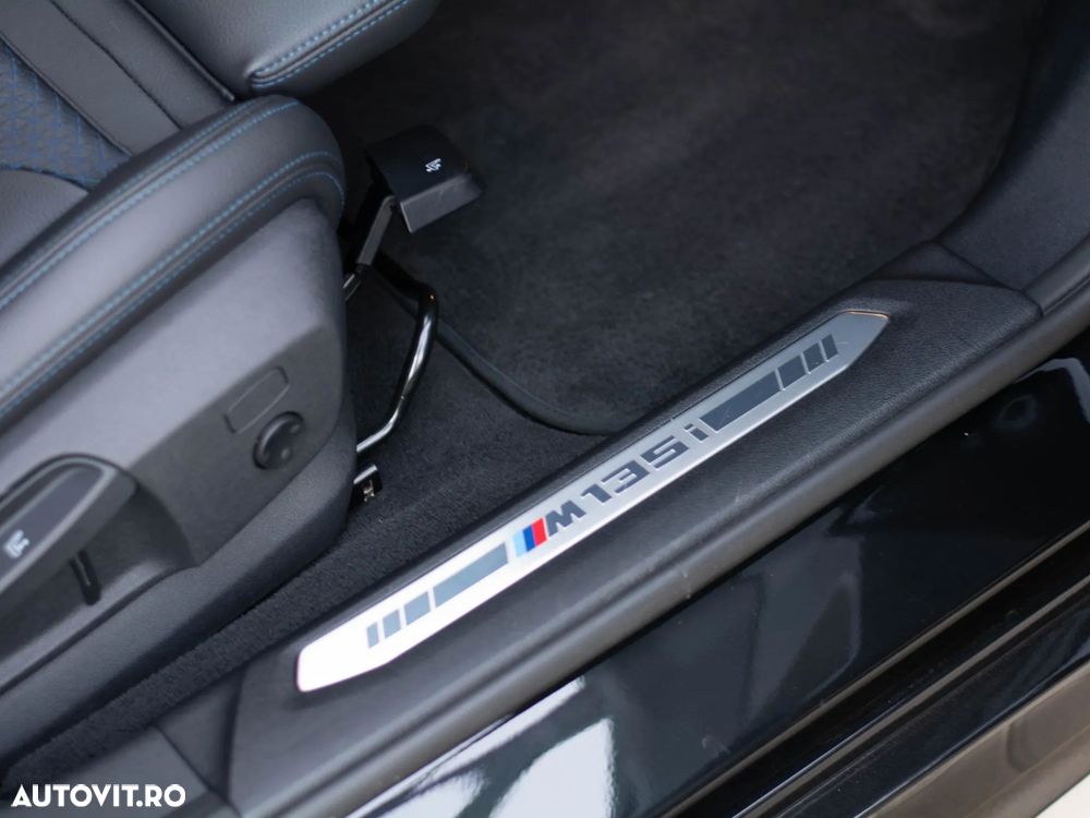 BMW M1 M135i xDrive - 11