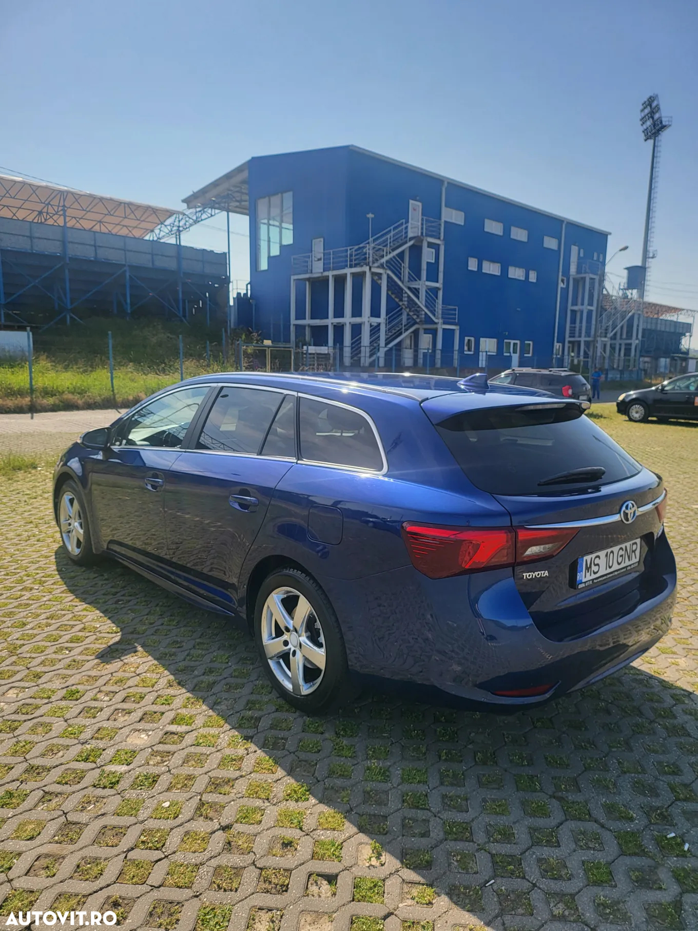 Toyota Avensis 2.0 D-4D Elegance - 6