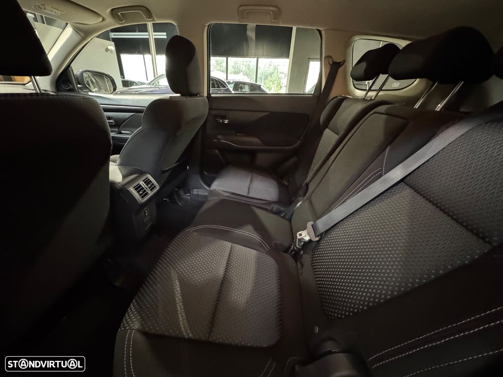 Mitsubishi Outlander 2.0 Kaiteki CVT - 23
