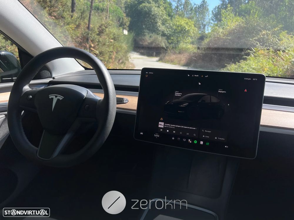 Tesla Model Y Long Range Dual Motor AWD - 10