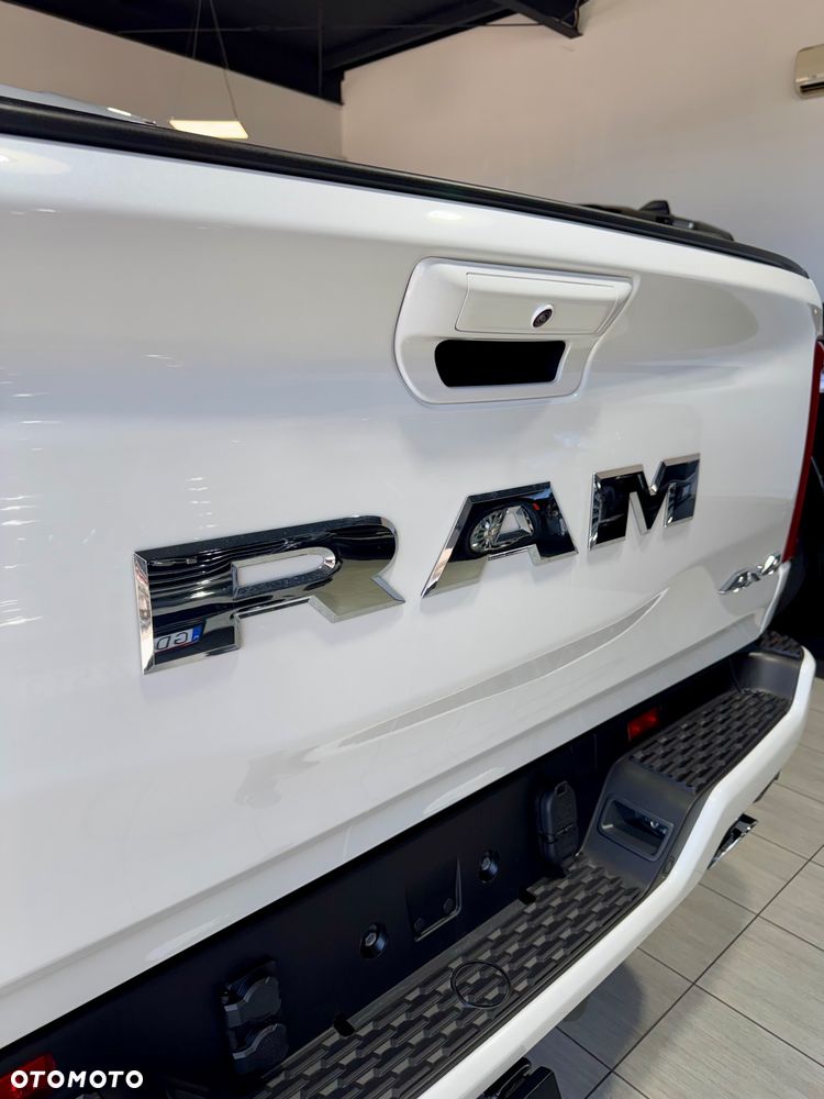RAM 1500 Limited Night - 16