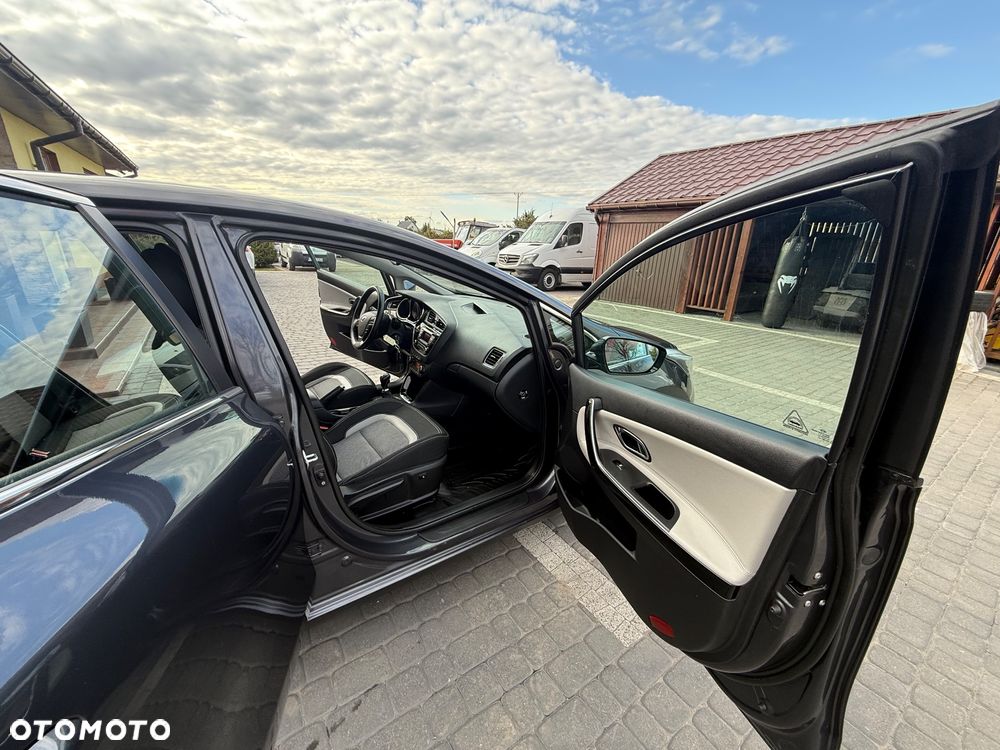 Kia Ceed - 12