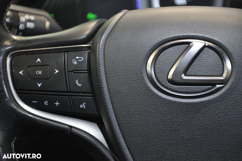 Lexus UX 250h FWD Executive - 17