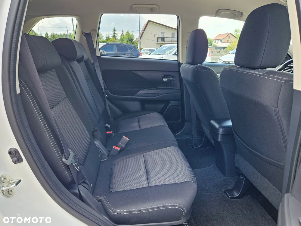 Mitsubishi Outlander 2.0 2WD Diamant - 23