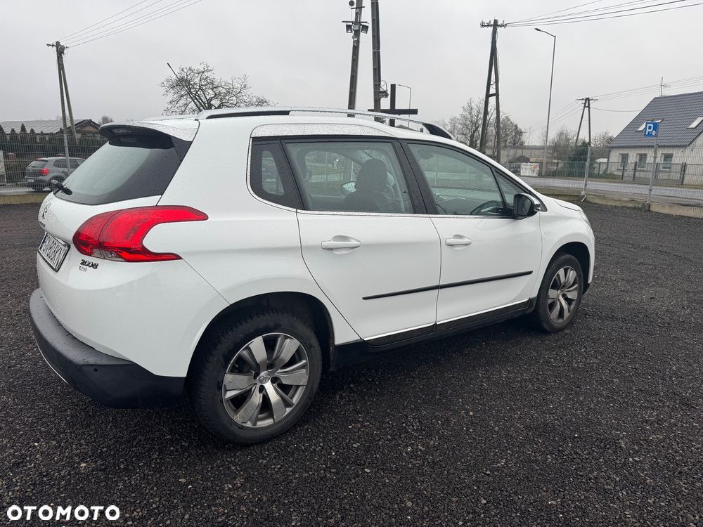Peugeot 2008 1.2 Pure Tech GPF Allure S&S - 10