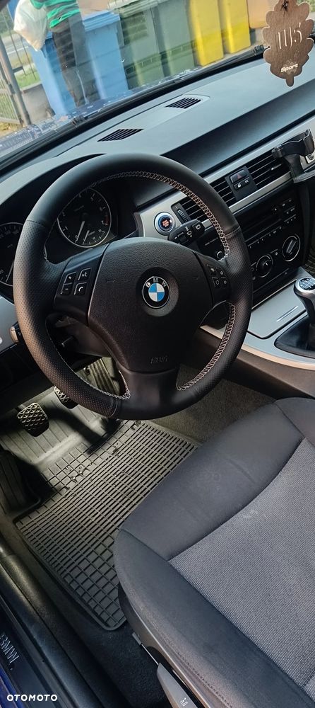 BMW Seria 3 318i - 4