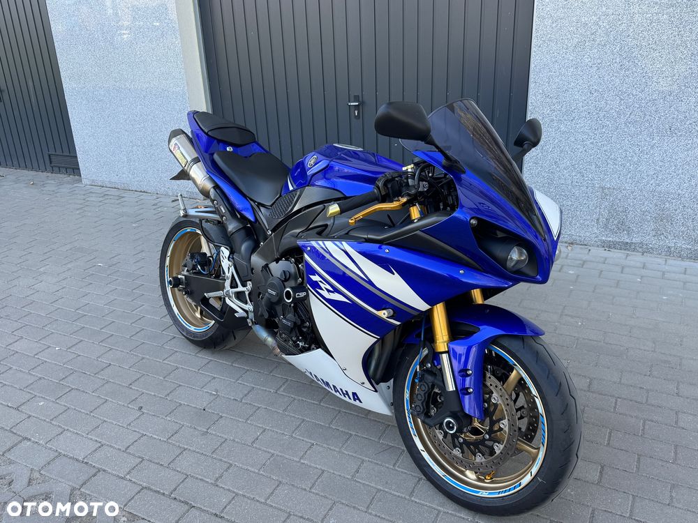 Yamaha R1 - 16