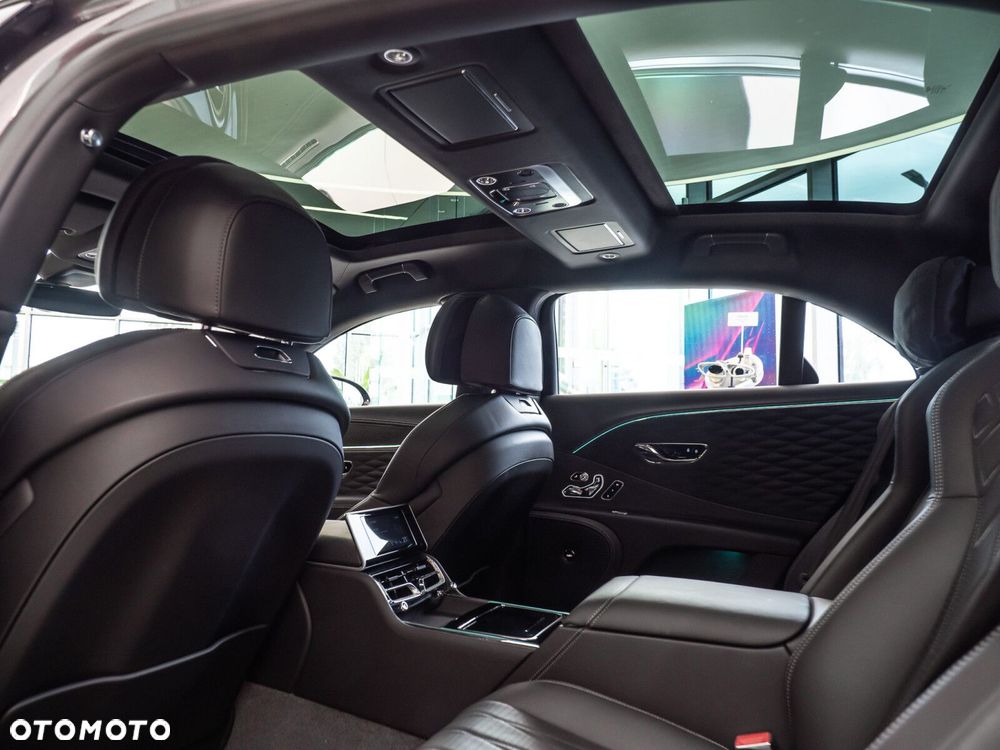 Bentley Flying Spur - 25
