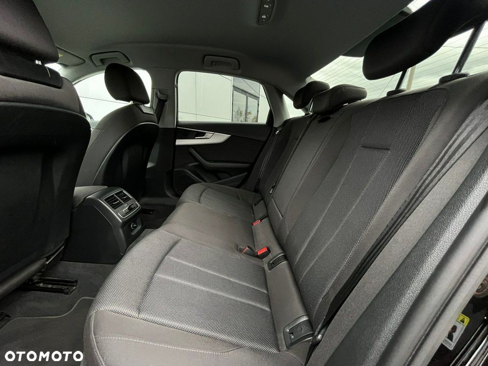 Audi A4 Limousine - 15