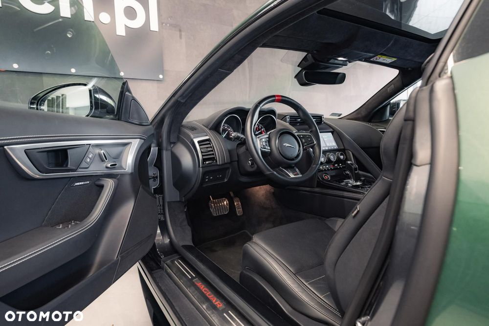 Jaguar F-Type 2.0 Turbo Chequered Flag - 10