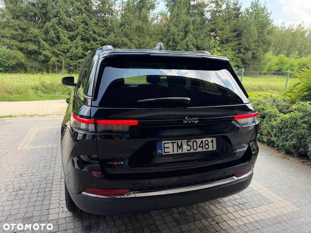 Jeep Grand Cherokee - 32