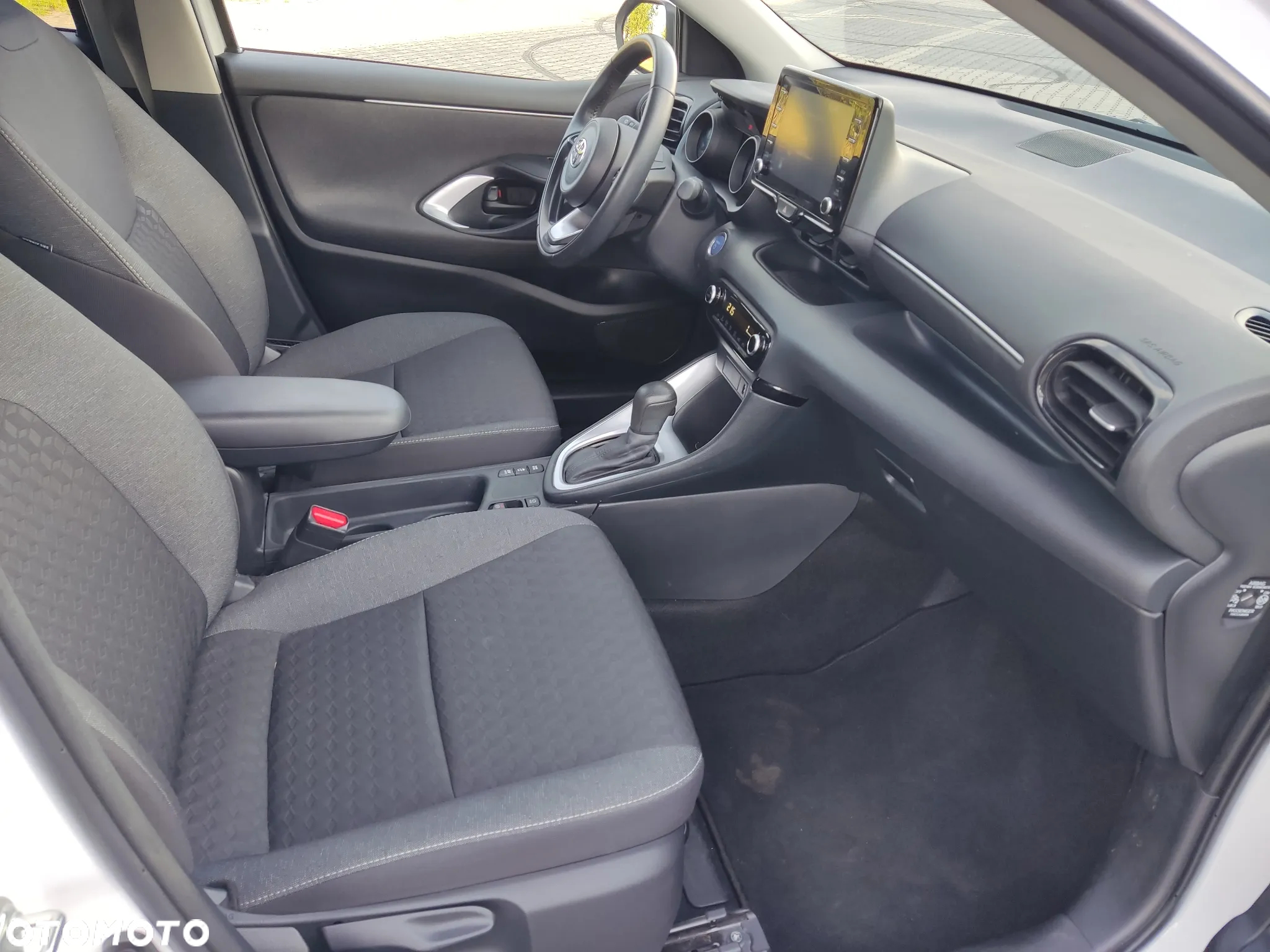 Toyota Yaris Hybrid 1.5 Executive - 17