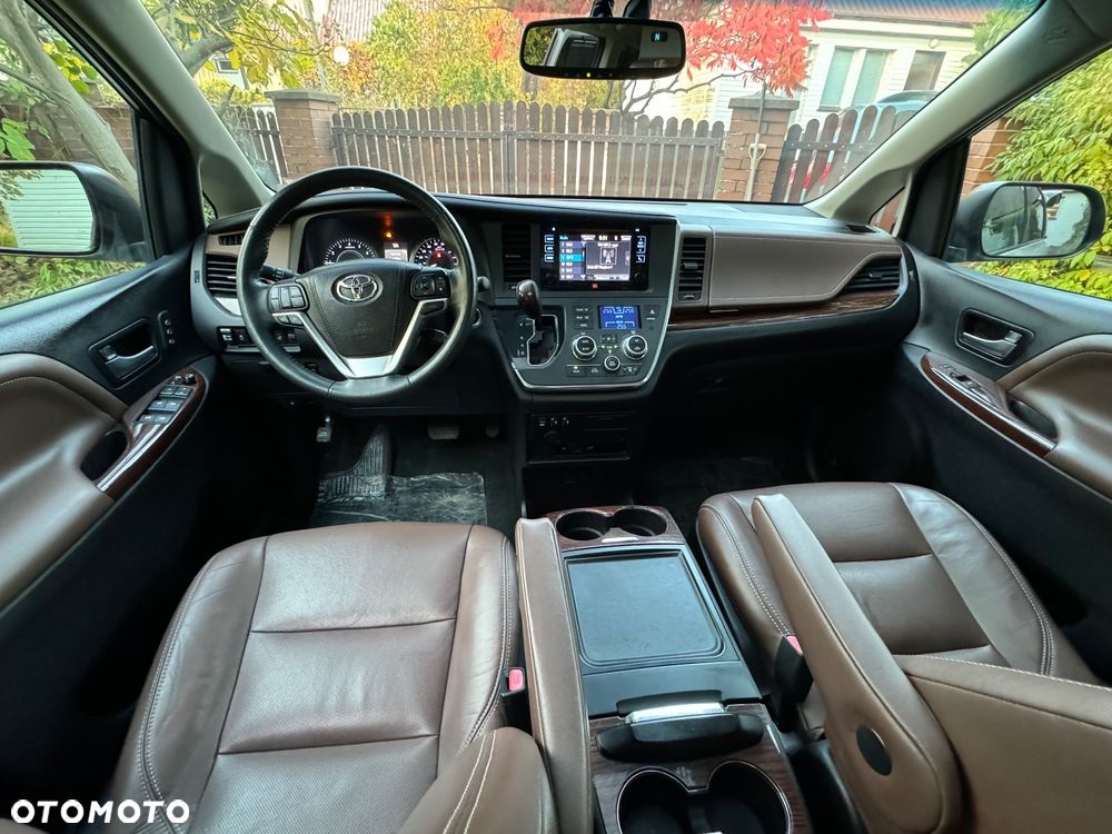 Toyota Sienna - 5
