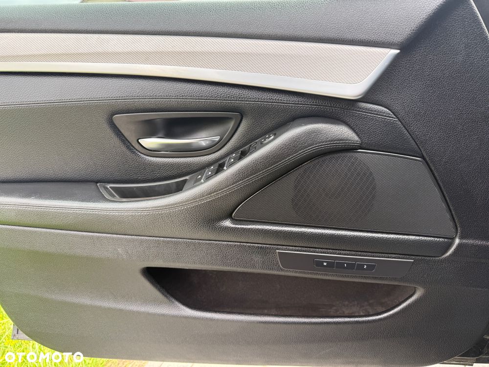 BMW Seria 5 525d Sport-Aut Luxury Line - 11