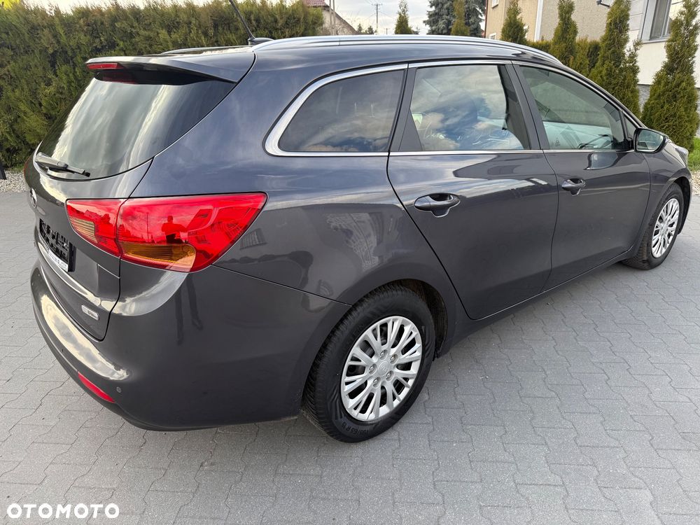 Kia Ceed 1.6 GDI Dream Team Edition - 6