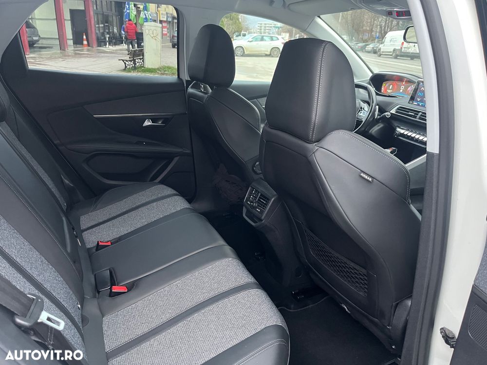 Peugeot 3008 PureTech 130 Stop & Start GPF EAT8 Allure - 6