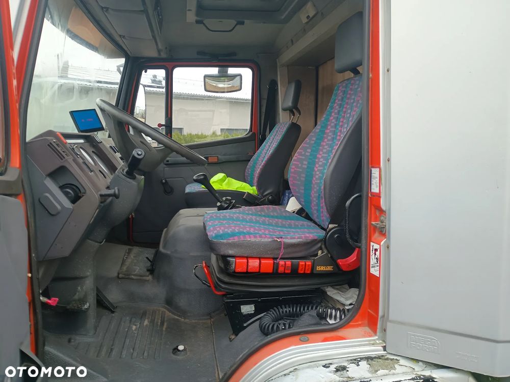 Mercedes-Benz 814 Auto do transportu Koni - 6