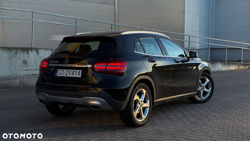 Mercedes-Benz GLA 200 7G-DCT - 2